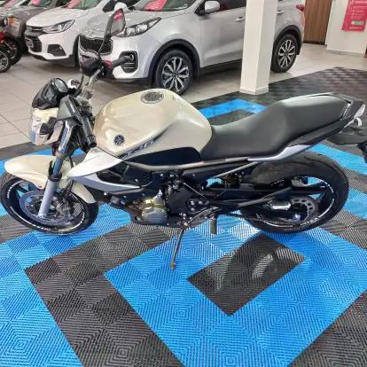 YAMAHA-XJ6 N-2010