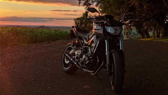 YAMAHA-MT-09-2015
