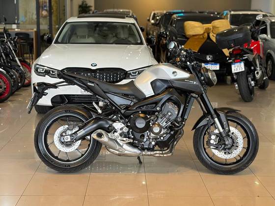 YAMAHA MT-09 