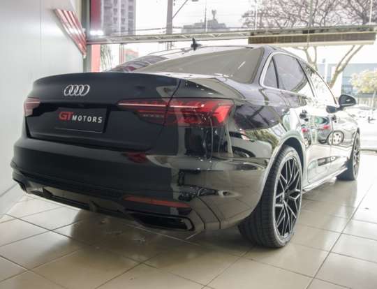 AUDI-A4-2021