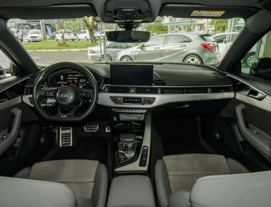 AUDI-A4-2021