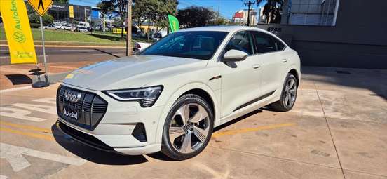 AUDI-E-TRON-2022