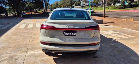 AUDI-E-TRON-2022