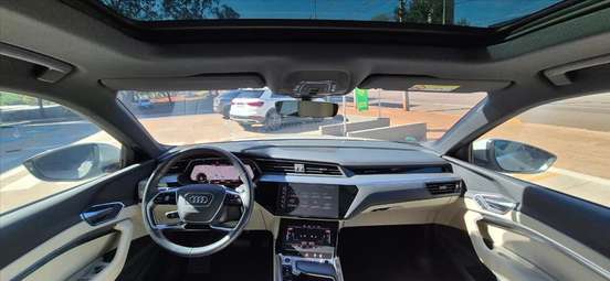 AUDI-E-TRON-2022