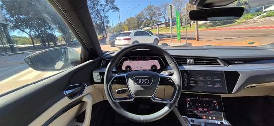 AUDI-E-TRON-2022