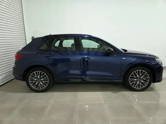 AUDI-Q3-2021