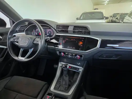 AUDI-Q3-2021