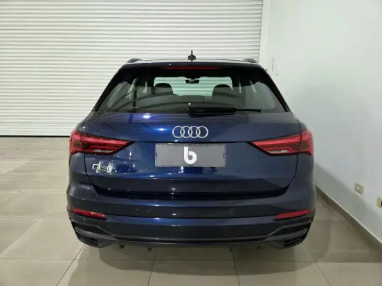 AUDI-Q3-2021