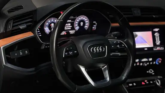 AUDI-Q3-2020