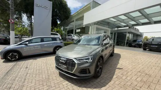 AUDI-Q3-2021