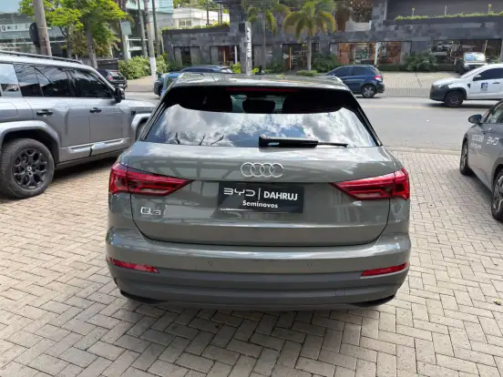 AUDI-Q3-2021