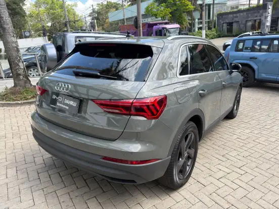 AUDI-Q3-2021