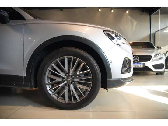 AUDI-Q3-2020