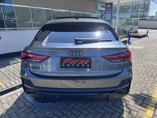 AUDI-Q3-2024