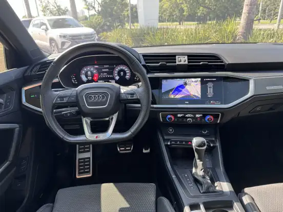 AUDI-Q3-2024