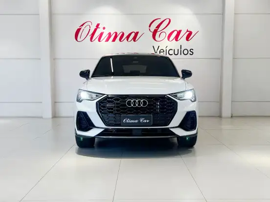 AUDI-Q3-2022