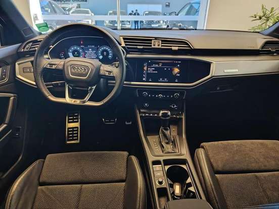 AUDI-Q3-2022