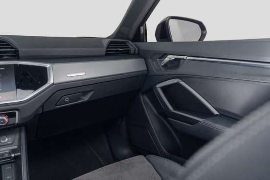 AUDI-Q3-2022