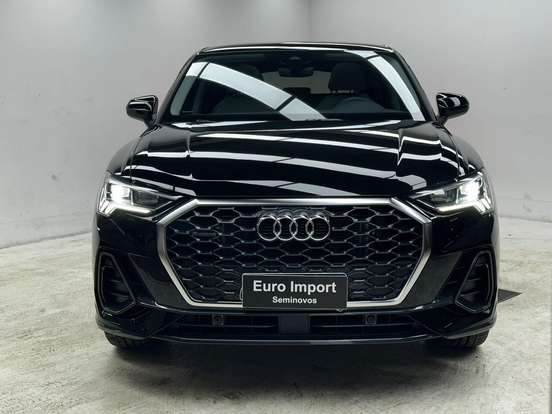 AUDI-Q3-2024