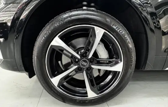AUDI-Q5-2022