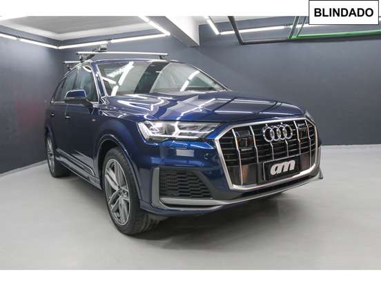 AUDI-Q7-2021