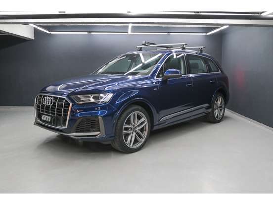 AUDI-Q7-2021