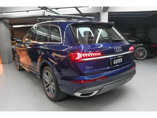 AUDI-Q7-2021