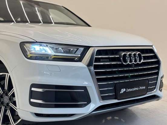 AUDI-Q7-2015