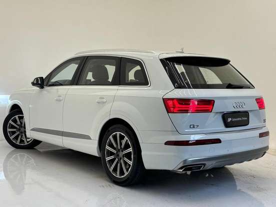 AUDI-Q7-2015