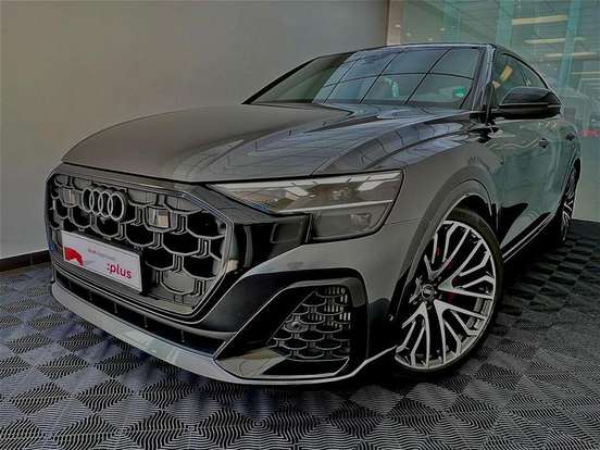 AUDI-Q8-2024