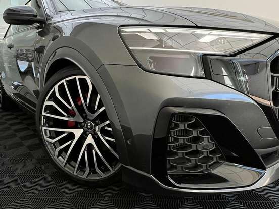 AUDI-Q8-2024