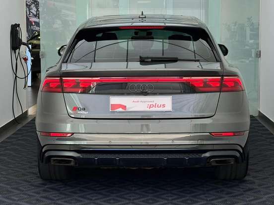 AUDI-Q8-2024