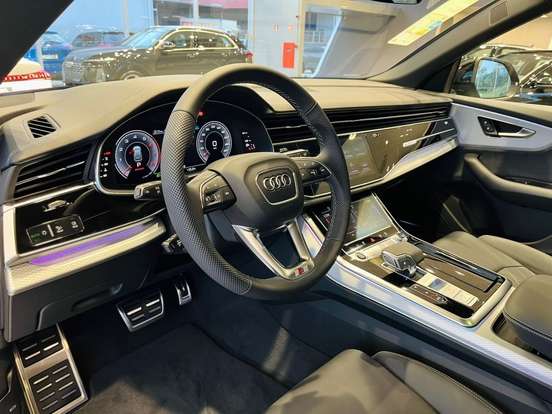 AUDI-Q8-2025
