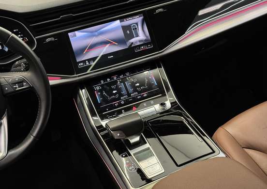 AUDI-Q8-2019