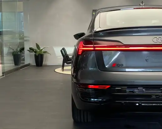 AUDI-Q8 E-TRON-2023