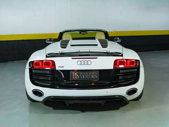 AUDI-R8-2011