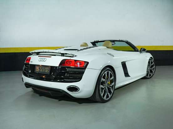 AUDI-R8-2011