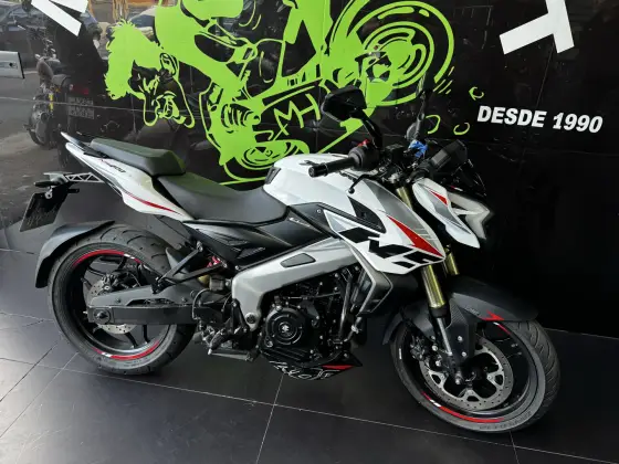 BAJAJ DOMINAR NS400Z BAJAJ DOMINAR NS400Z