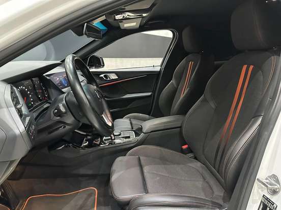 BMW-118i-2019