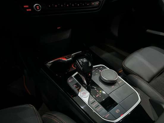 BMW-118i-2019