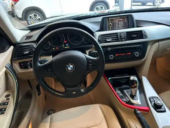 BMW-316i-1.6 SEDAN 16V TURBO GASOLINA 4P AUTOMATICO BMW-316i-2014
