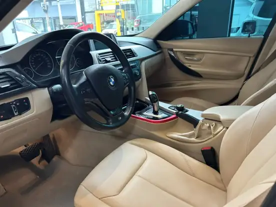 BMW-316i-1.6 SEDAN 16V TURBO GASOLINA 4P AUTOMATICO BMW-316i-2014