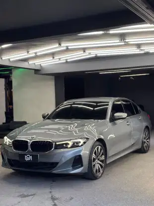 BMW-320i-2022