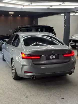 BMW-320i-2022