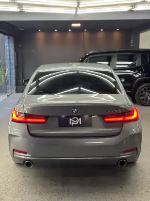BMW-320i-2022