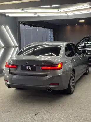 BMW-320i-2022