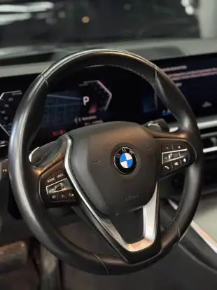 BMW-320i-2022