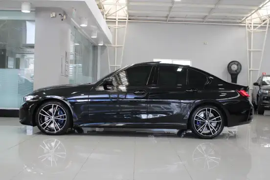 BMW-320i-2024