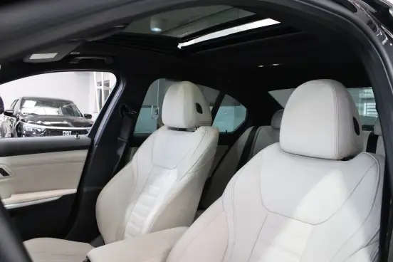 BMW-320i-2024