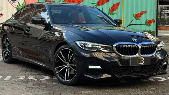 BMW-320i-2021